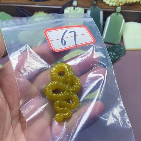 未镶嵌蛇纹石玉颈饰