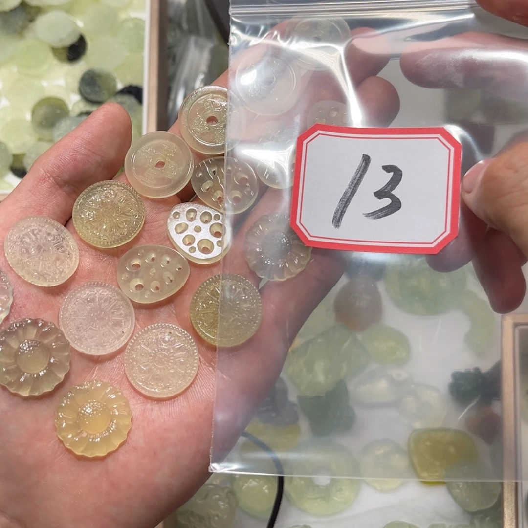 哇***瓜蛇纹石玉合金颈饰