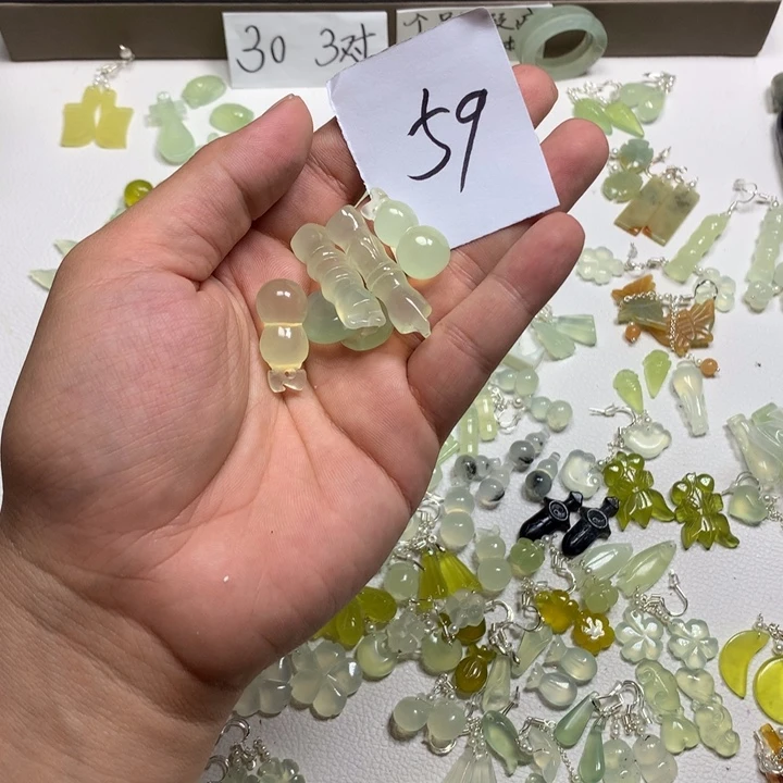 忙***妇合金蛇纹石玉耳钉