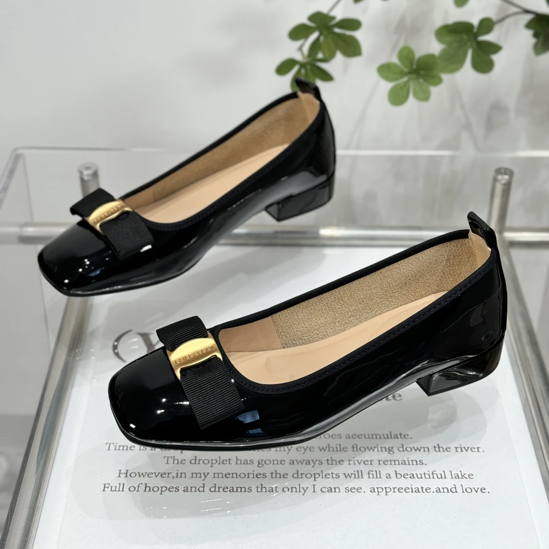 网红蝴蝶结方头粗跟浅口单鞋女2025年秋季新款百搭粗跟漆皮小皮鞋