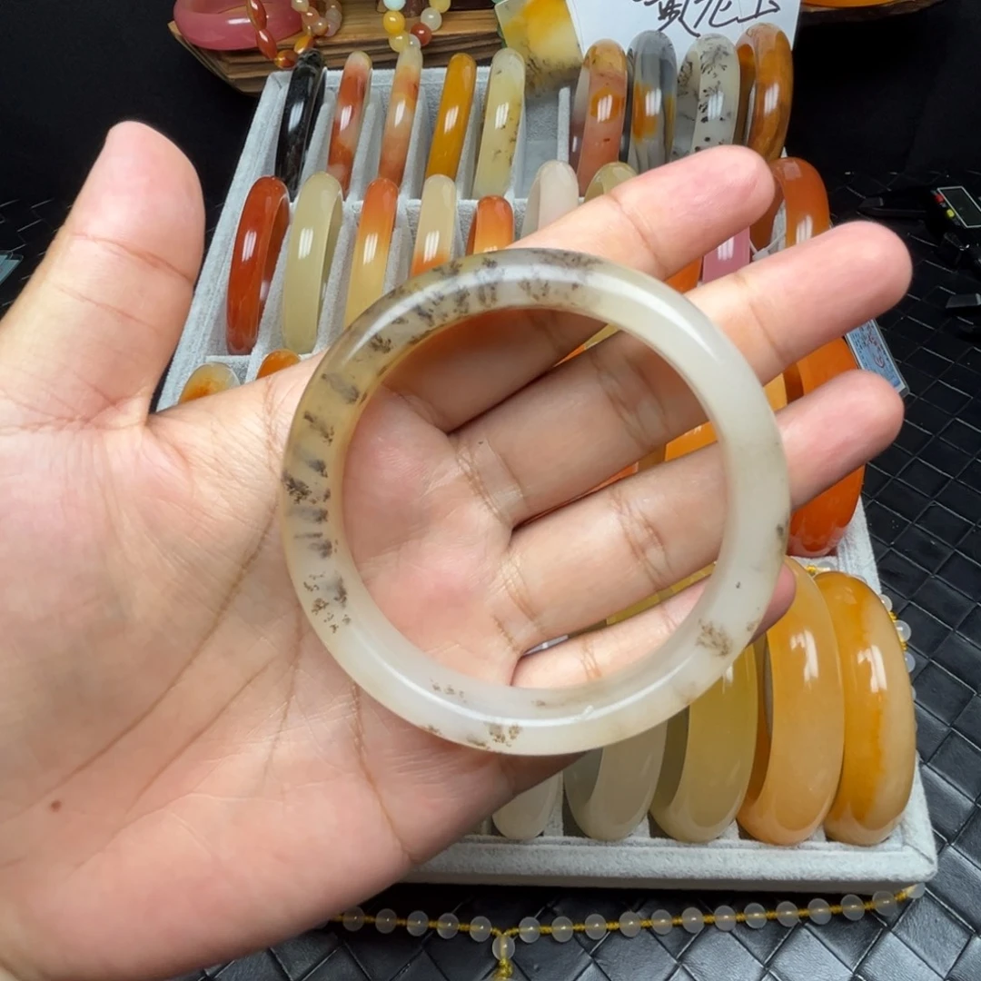 (***)未镶嵌石英质玉（黄龙玉）手镯