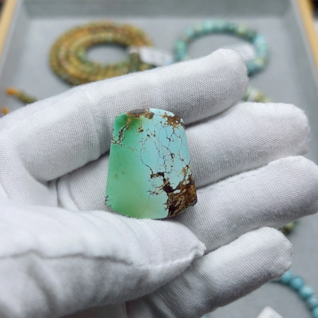 绿松石未镶嵌挂件