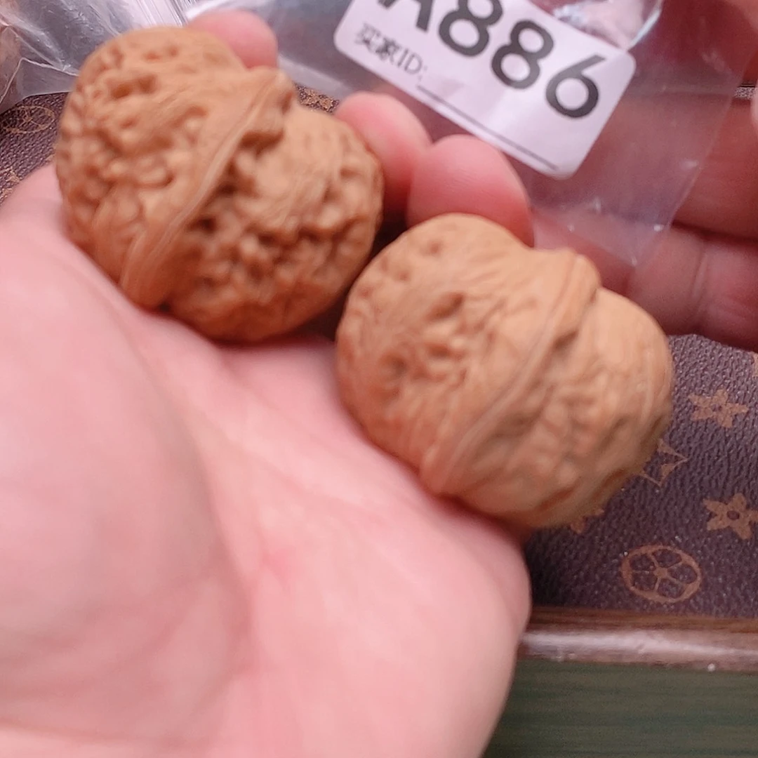 文玩核桃把件元宝44尺。