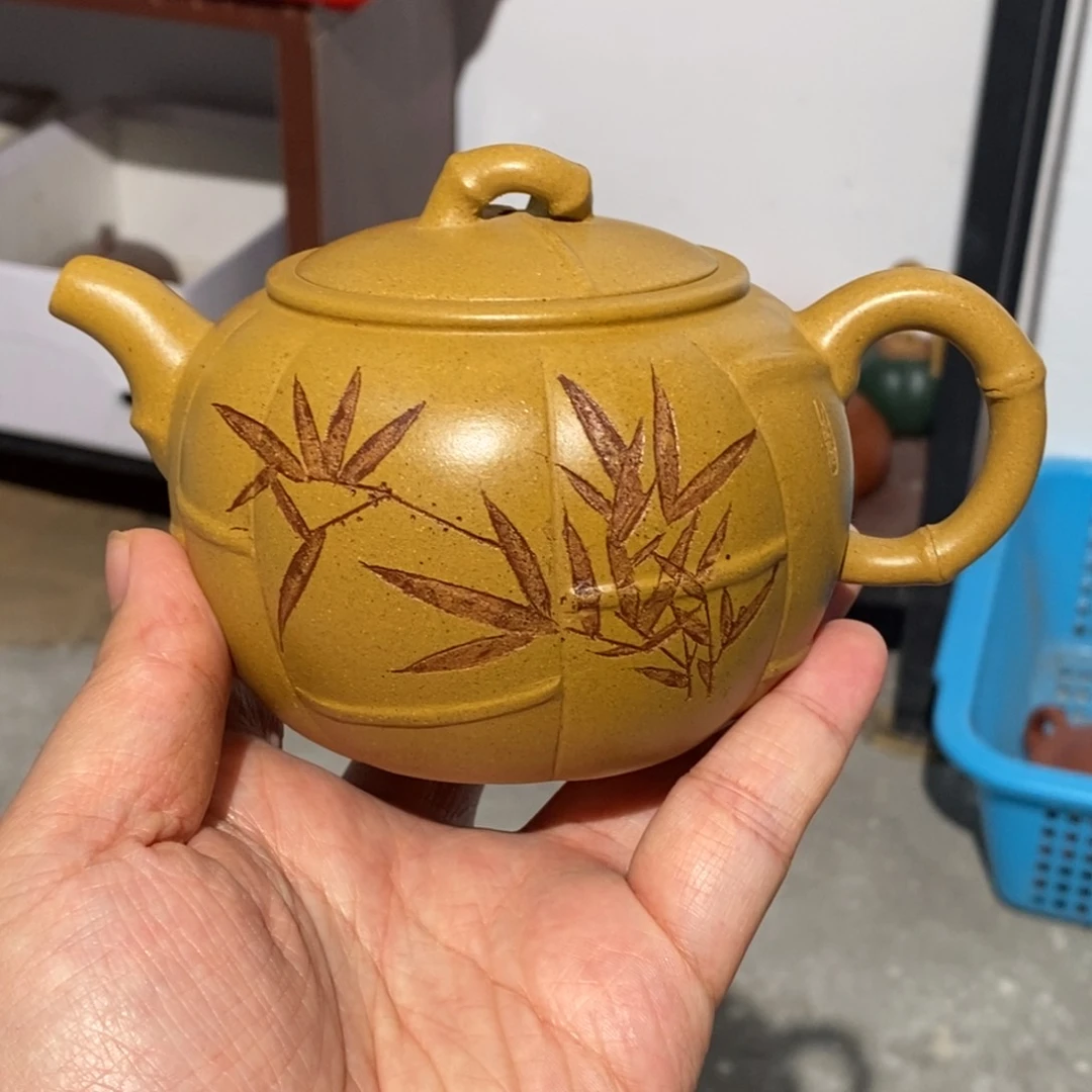 紫砂公道杯紫砂壶。紫砂壶