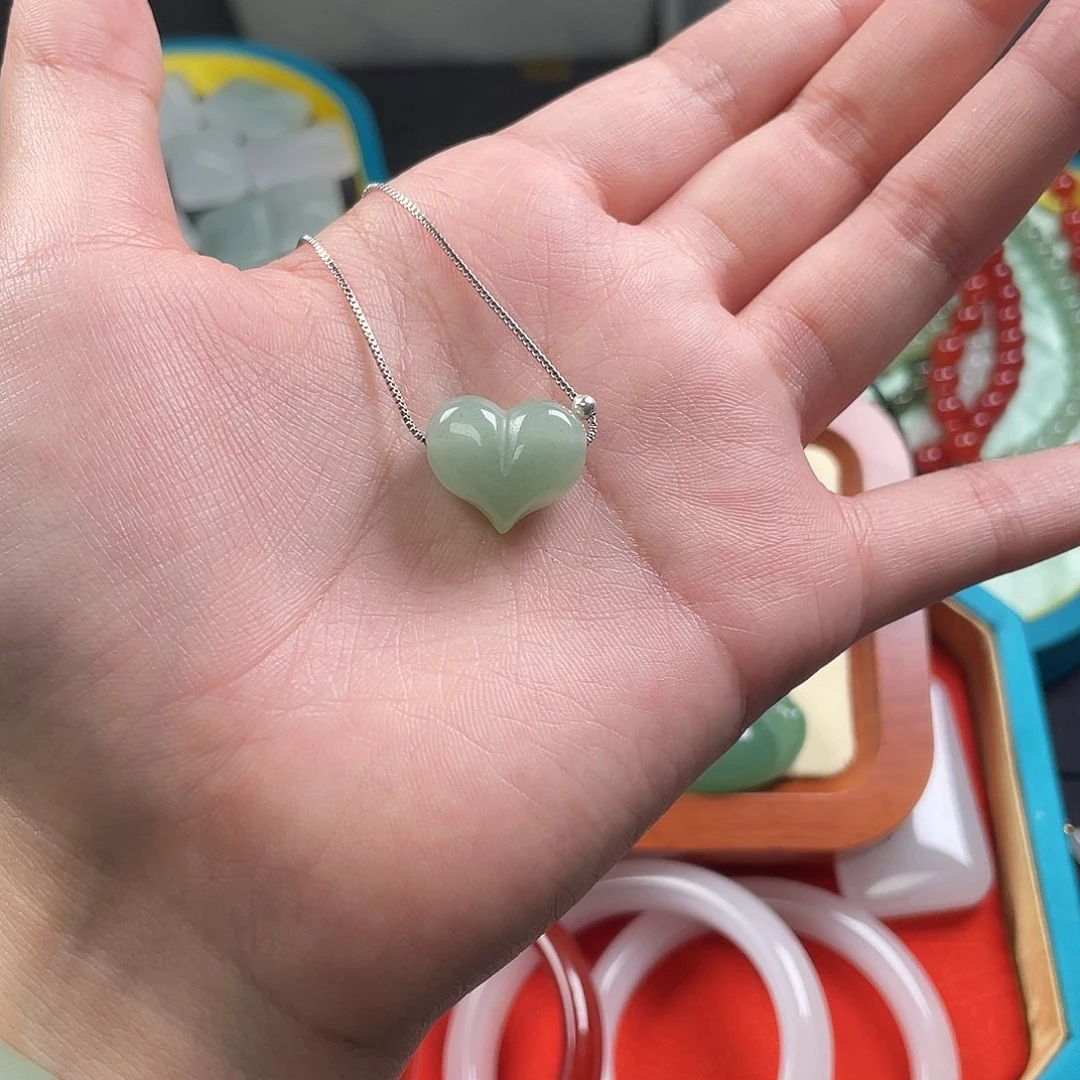 ^****石英质玉未镶嵌颈饰