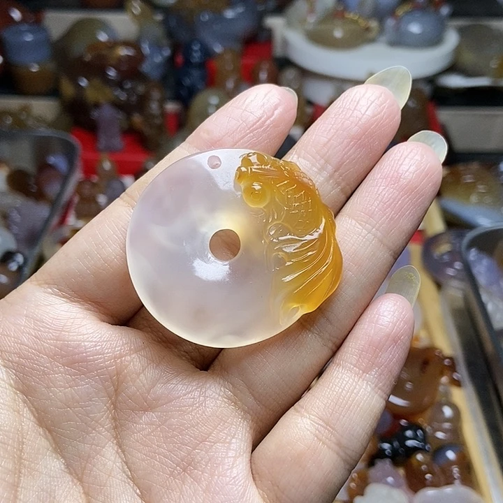 玛瑙/玉髓颈饰未镶嵌红**典