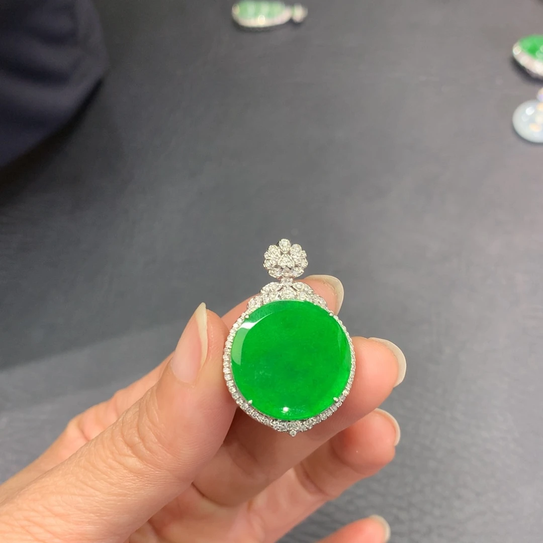 吊坠(不含链)18K金镶嵌翡翠