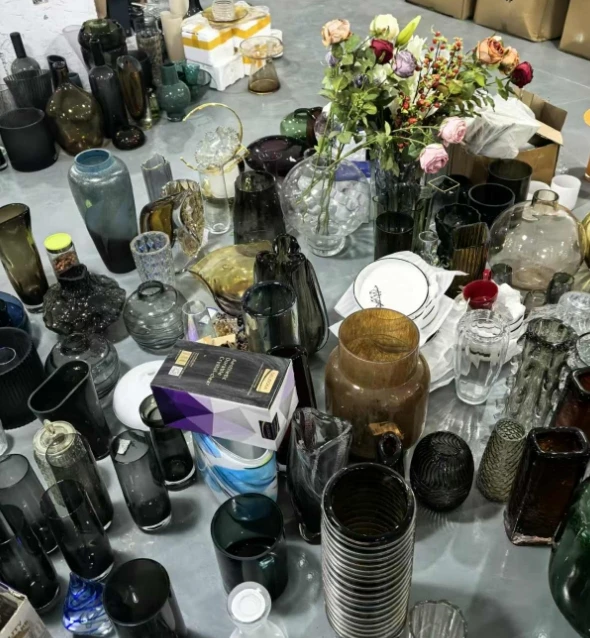 玻璃花瓶M盒一个