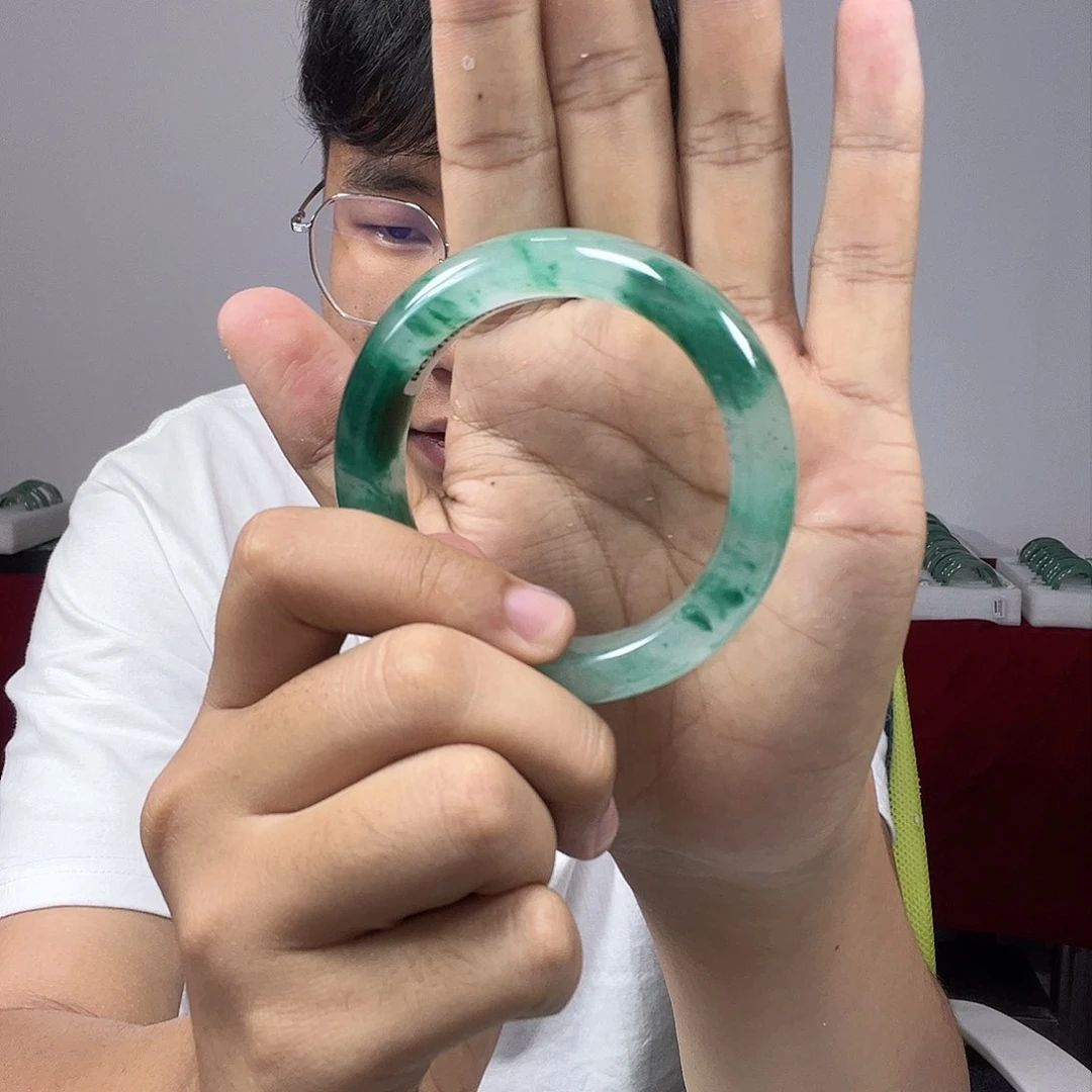 石英质玉（非洲翠）手镯未镶嵌