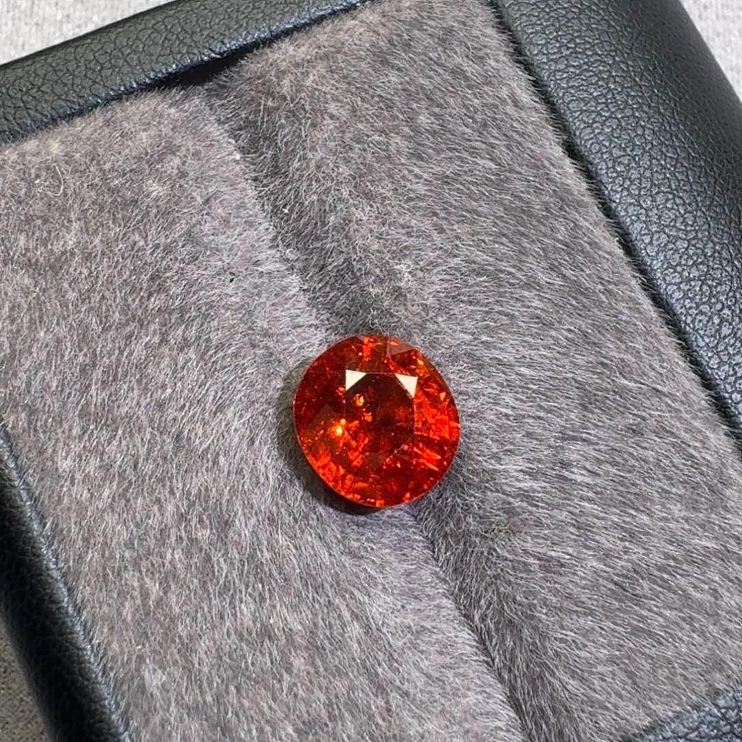 裸石石榴石（芬达石）未镶嵌5.06克拉一粒