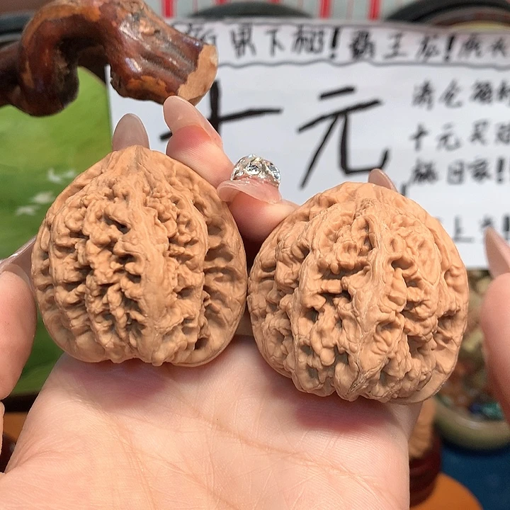 吊坠桃核大粗筋大粗筋