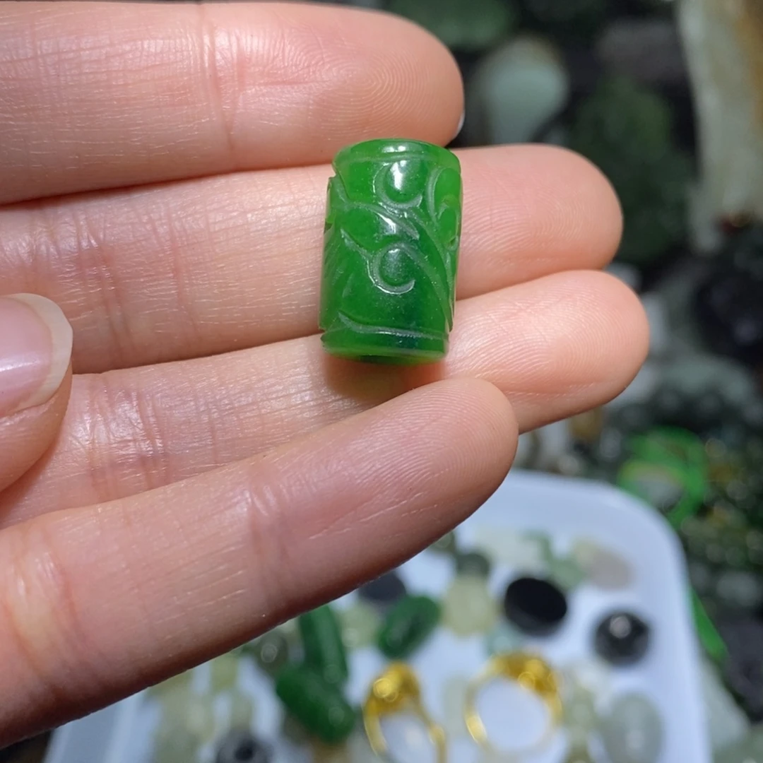 颈饰未镶嵌和田玉是**呀