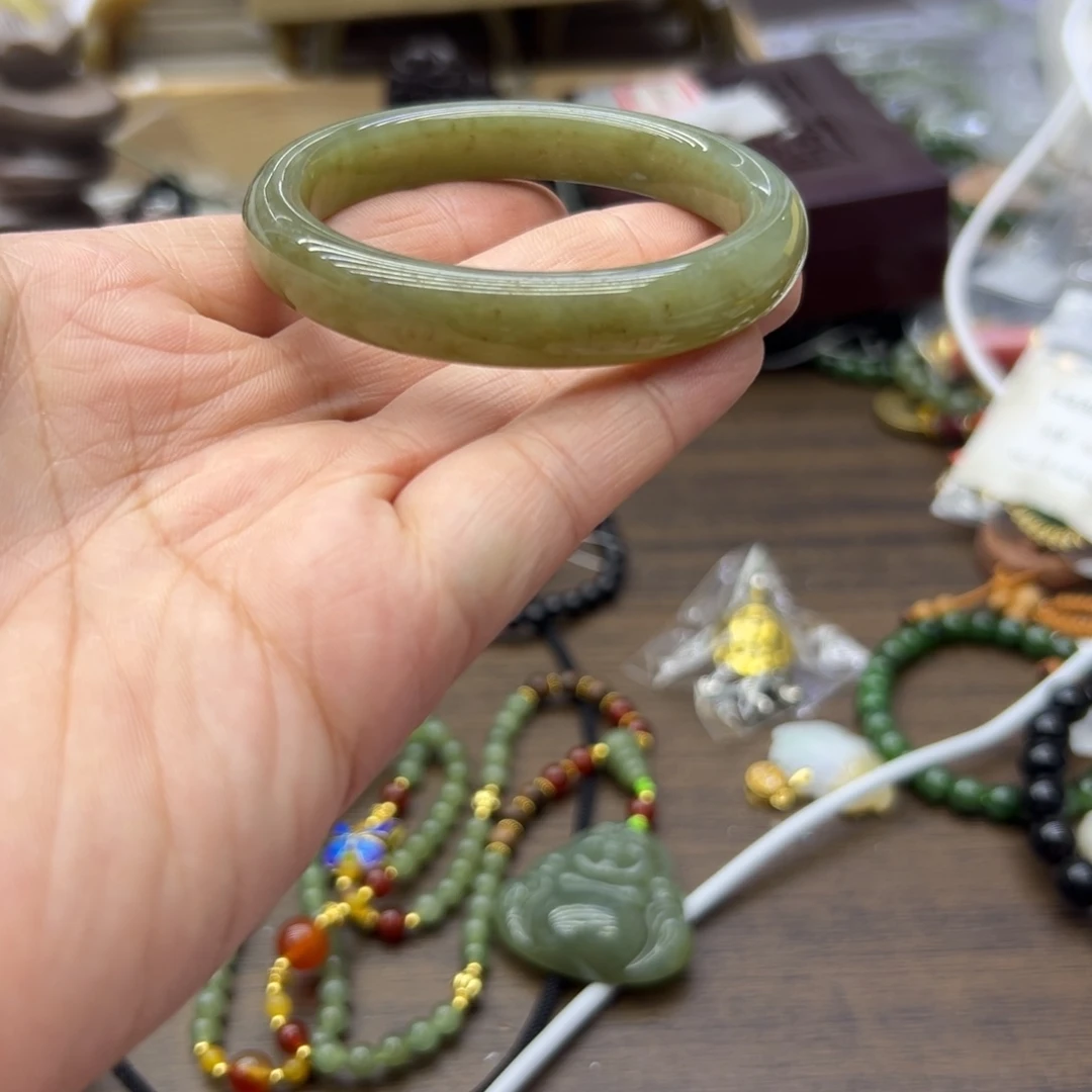 和田玉未镶嵌手镯52.4圈围46