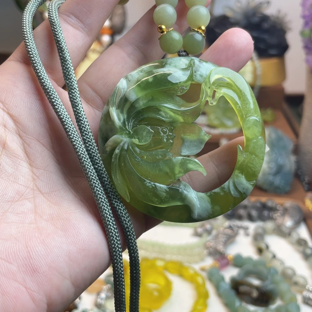 未镶嵌蛇纹石玉吊坠