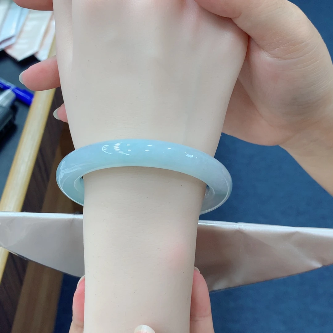 翡翠未镶嵌手镯48小时