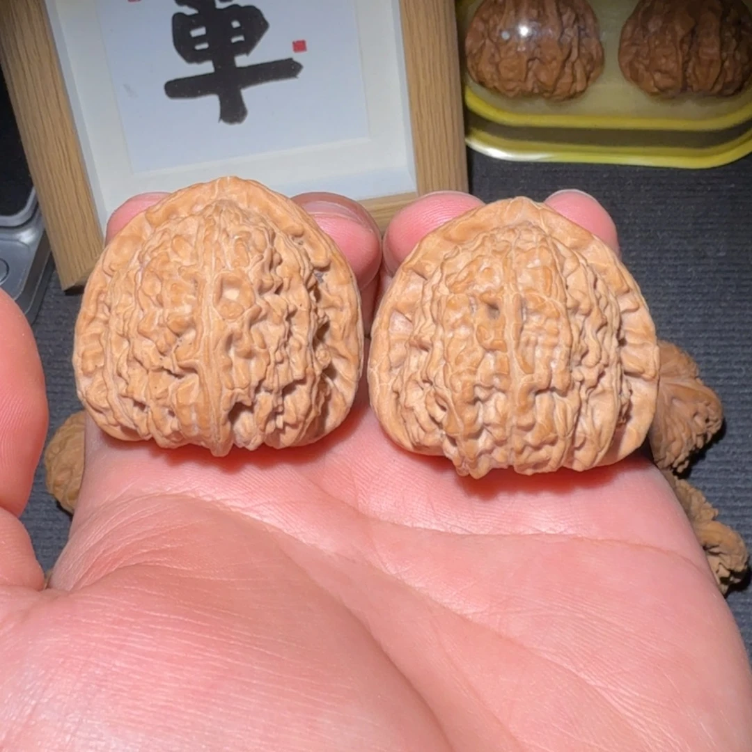 文玩核桃把件38三角白