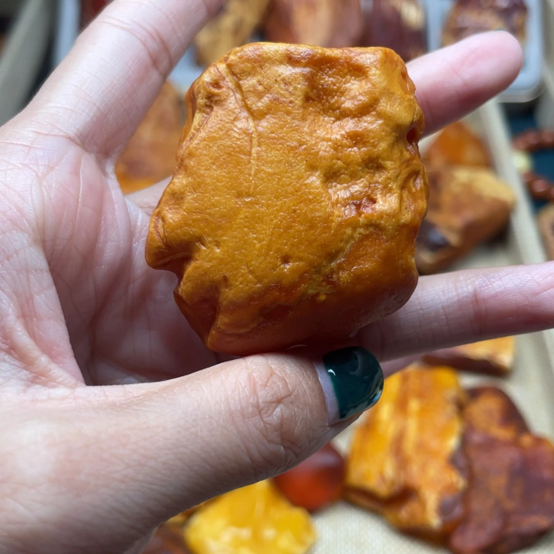 未镶嵌琥珀珠宝奇石