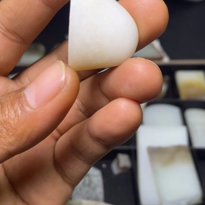 小***丰定制和田玉未镶嵌挂件