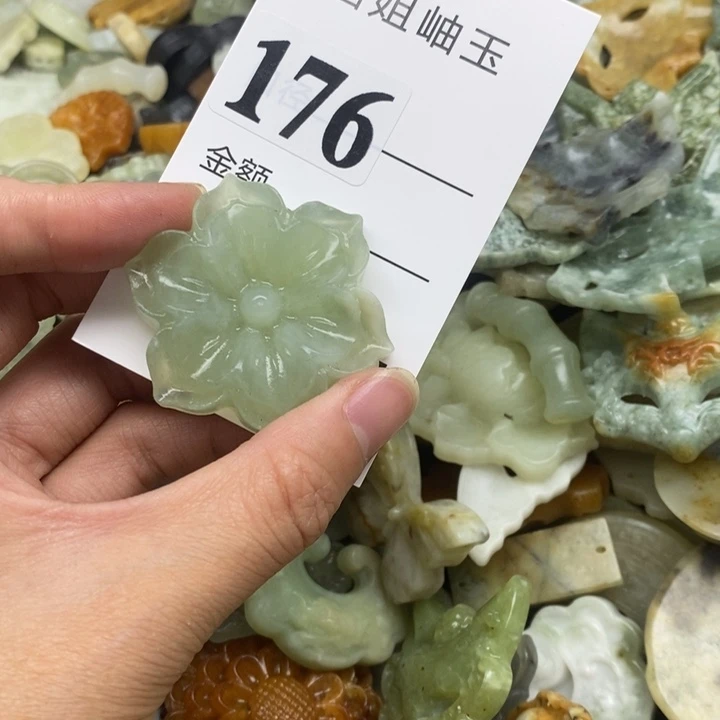 未镶嵌蛇纹石玉颈饰