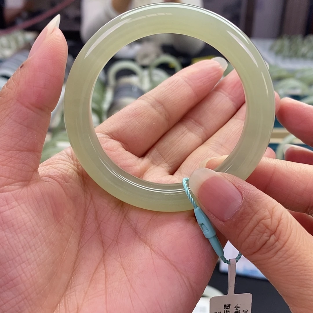 和田玉未镶嵌珠宝奇石和田玉手镯50,51微瑕