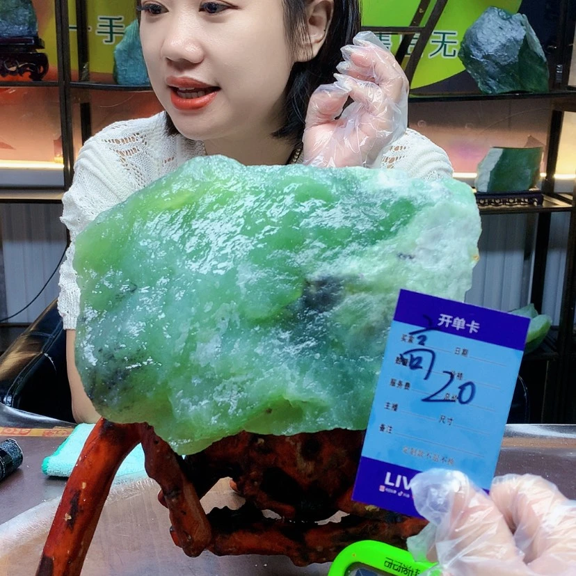 【闪购商品】蛇纹石玉未镶嵌原石龙
