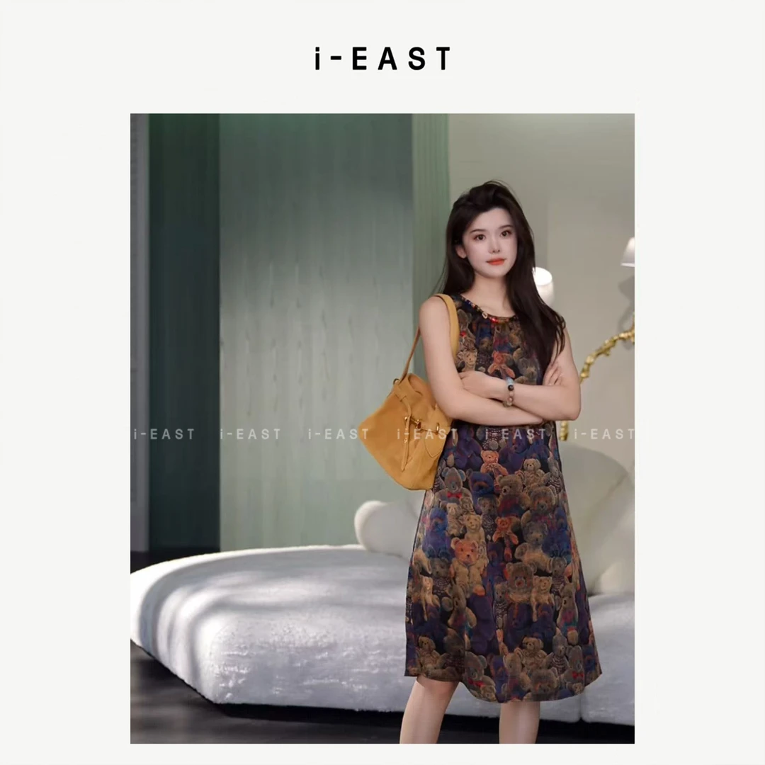 i-EAST 泰迪小熊~新中式可爱小熊印染无袖连衣裙-5X GF5589