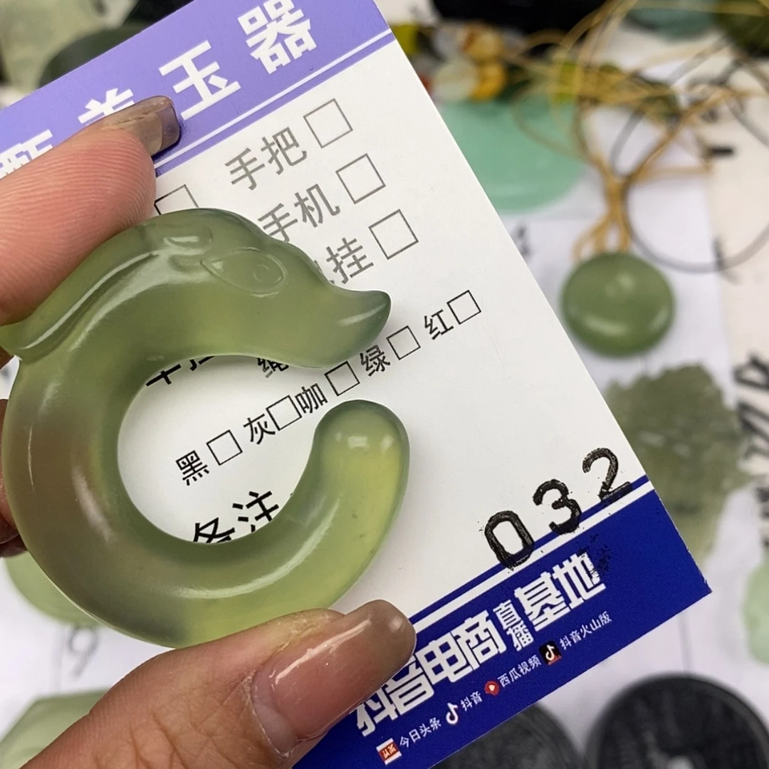 【闪购商品】岫玉颈饰未镶嵌护***?挂件