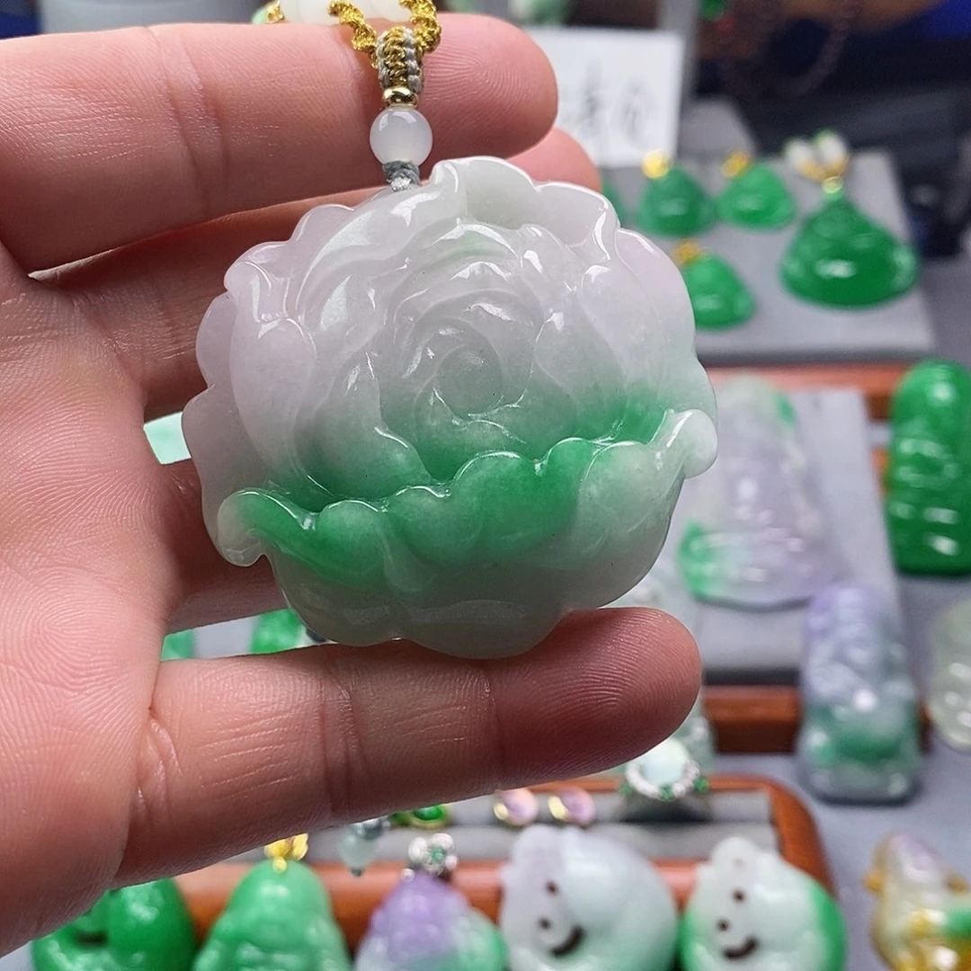翡翠未镶嵌吊坠(赠链)