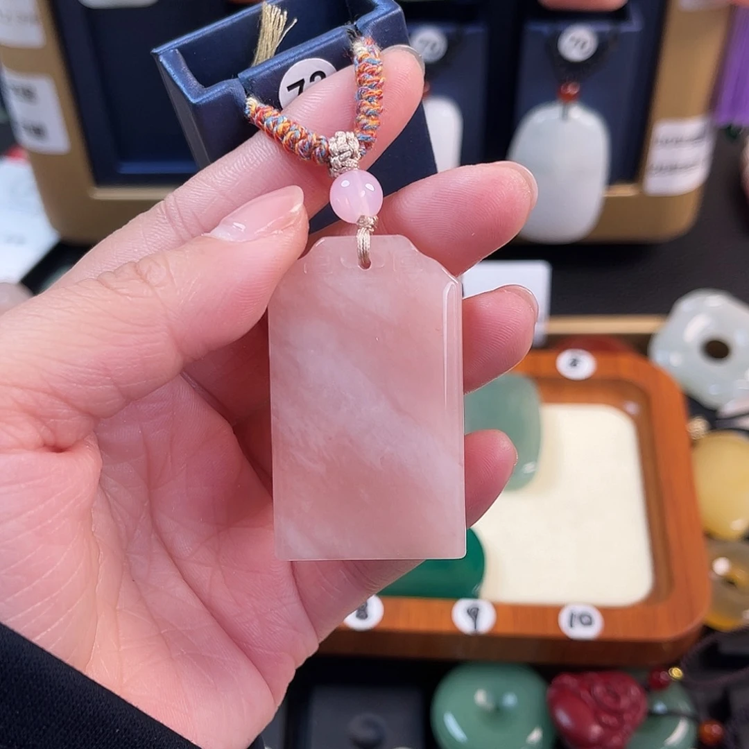 颈饰未镶嵌石英质玉荀*