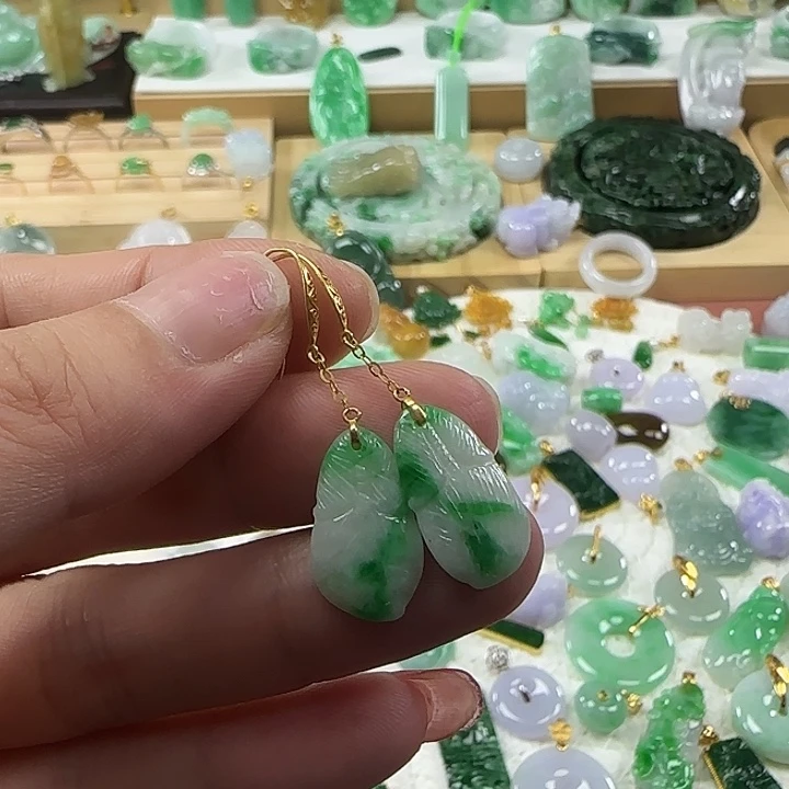 颈饰未镶嵌翡翠飘绿羽毛耳钩