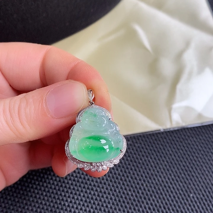 翡翠18K金镶嵌颈饰佛公