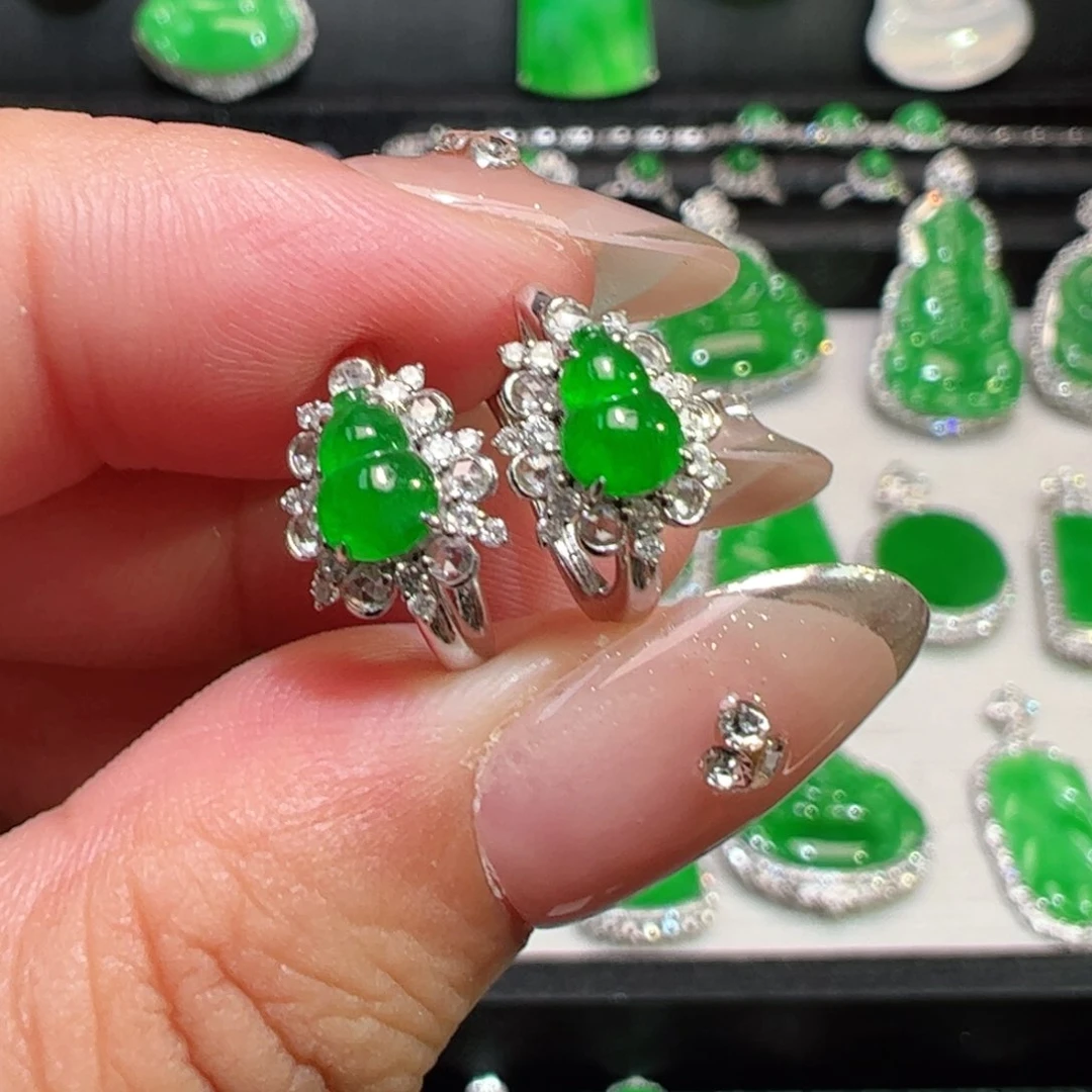 颈饰18K金镶嵌翡翠吊坠