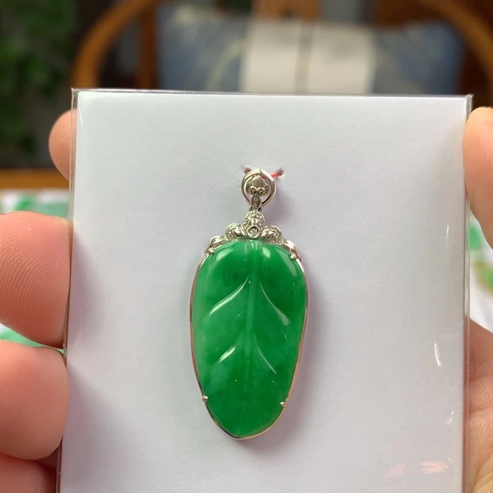 翡翠18K金镶嵌颈饰翡翠吊坠