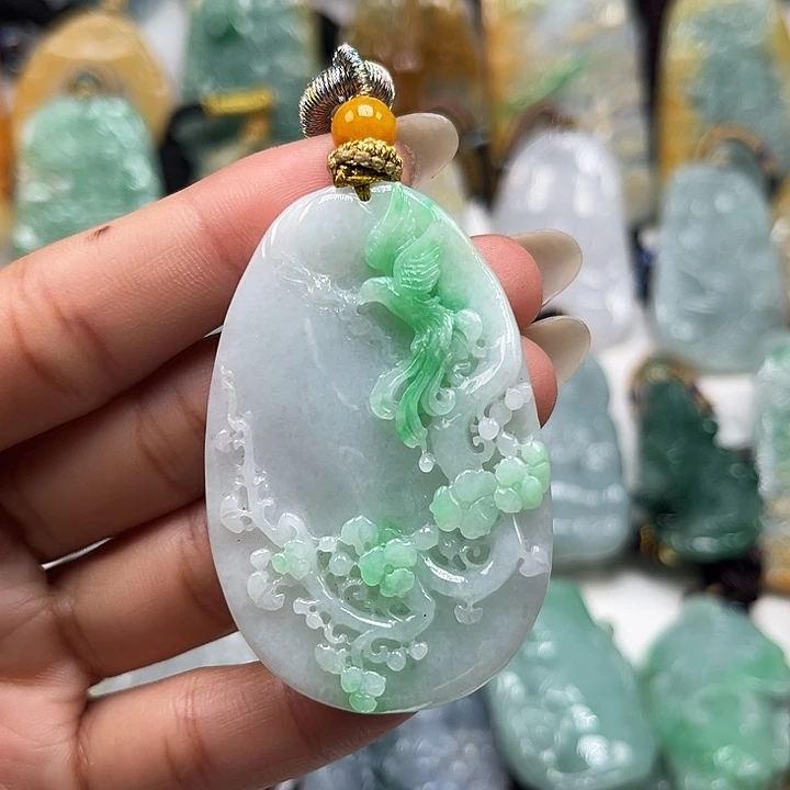 翡翠未镶嵌颈饰鸟语花香