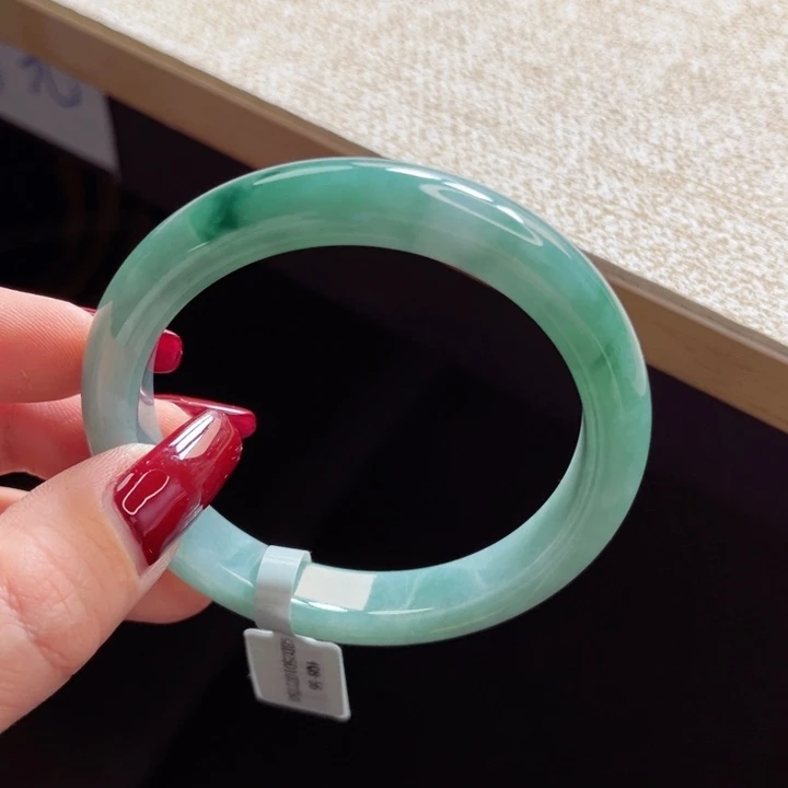 翡翠手镯未镶嵌手镯