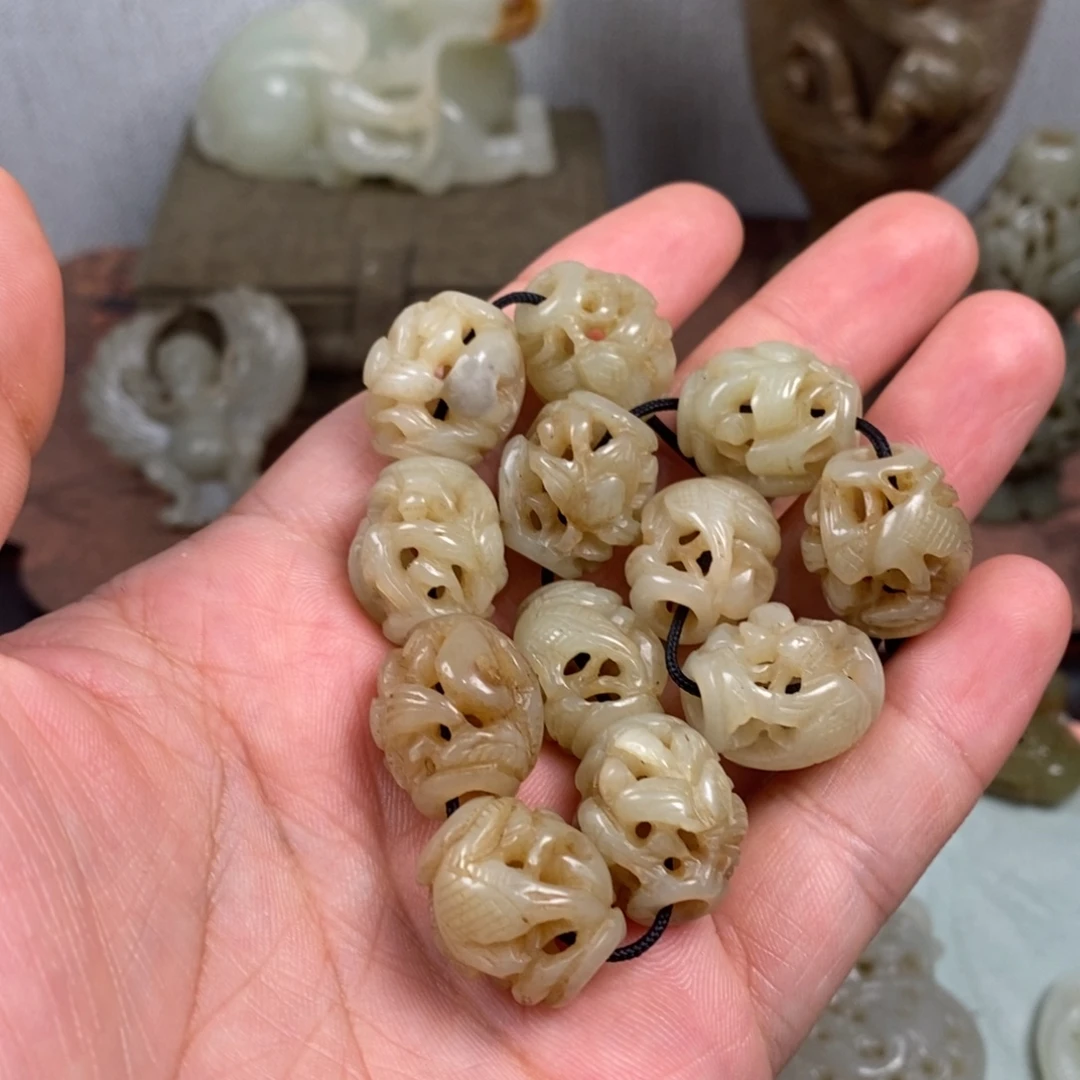 庄***见非常精美得脖挂件