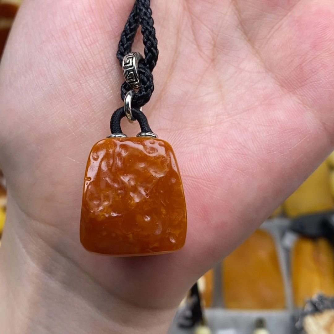 未镶嵌琥珀珠宝奇石