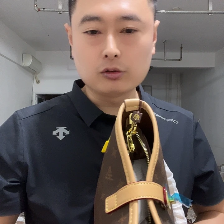 蚕丝水牛皮（革）锦纶小牛皮（革）