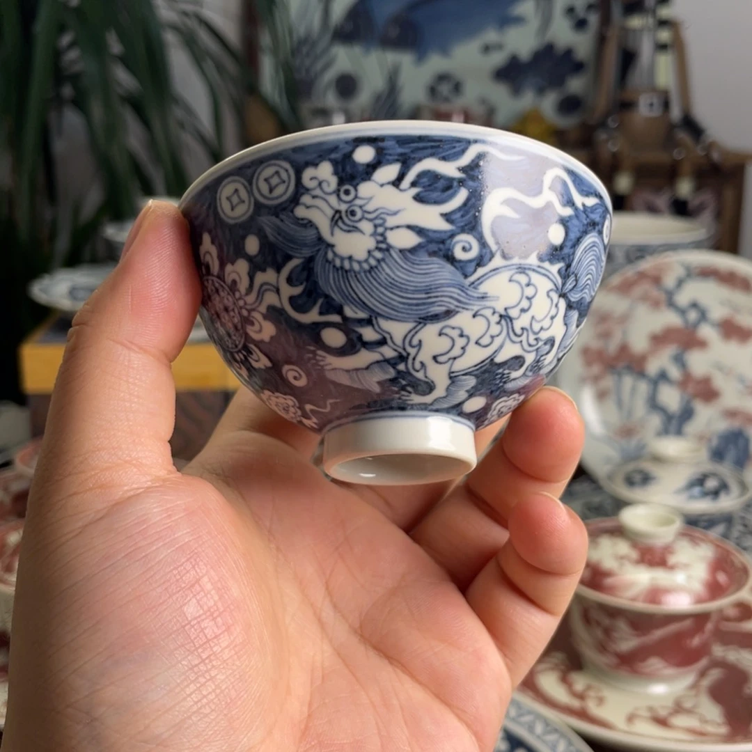 元青花蓝底瑞兽杯子