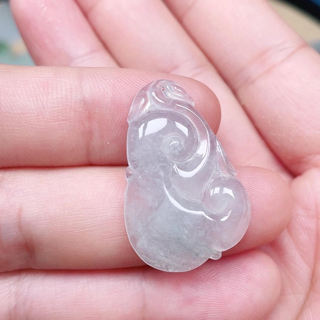 翡翠未镶嵌颈饰如意