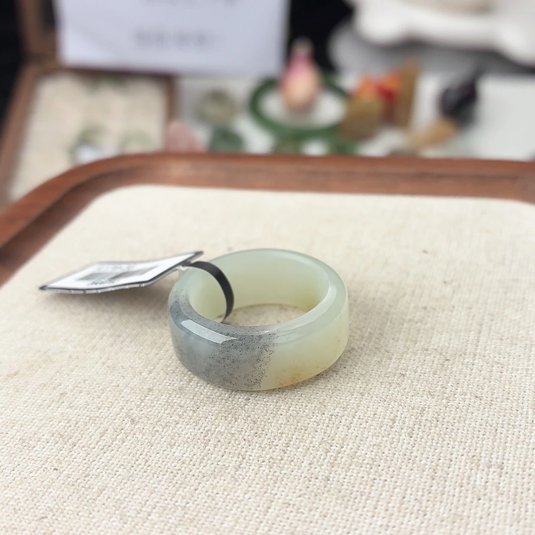 和田玉未镶嵌戒指c63糖青花圆切18.0不退换