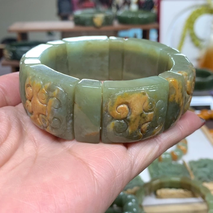 透闪石-蛇纹石玉珠宝奇石未镶嵌锦**哥