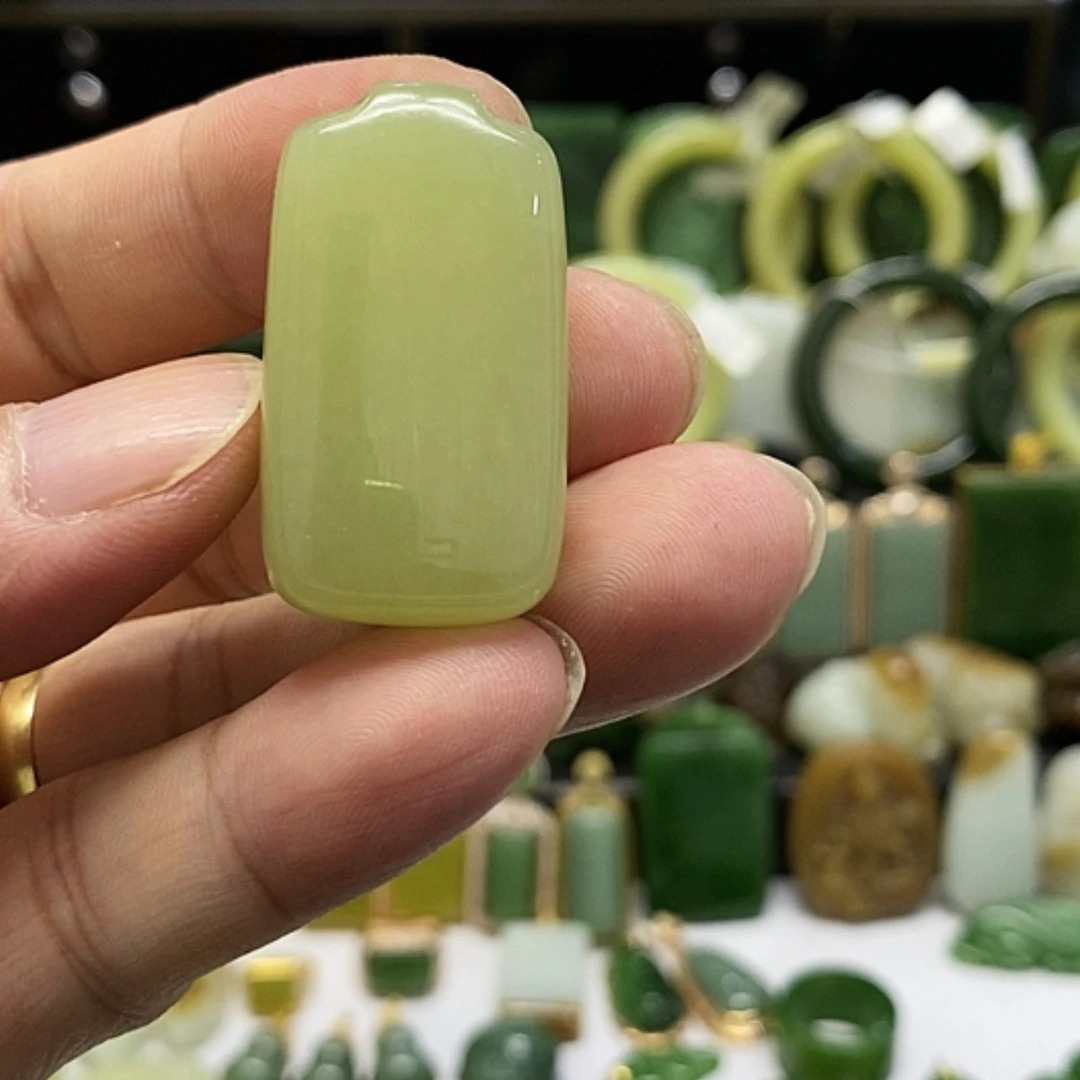 【闪购商品】颈饰未镶嵌和田玉