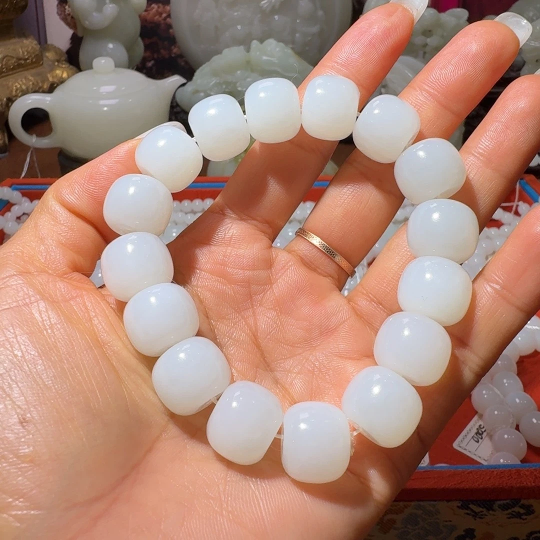 和田玉未镶嵌把件