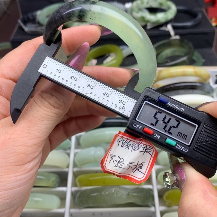 蛇纹石玉手镯未镶嵌701