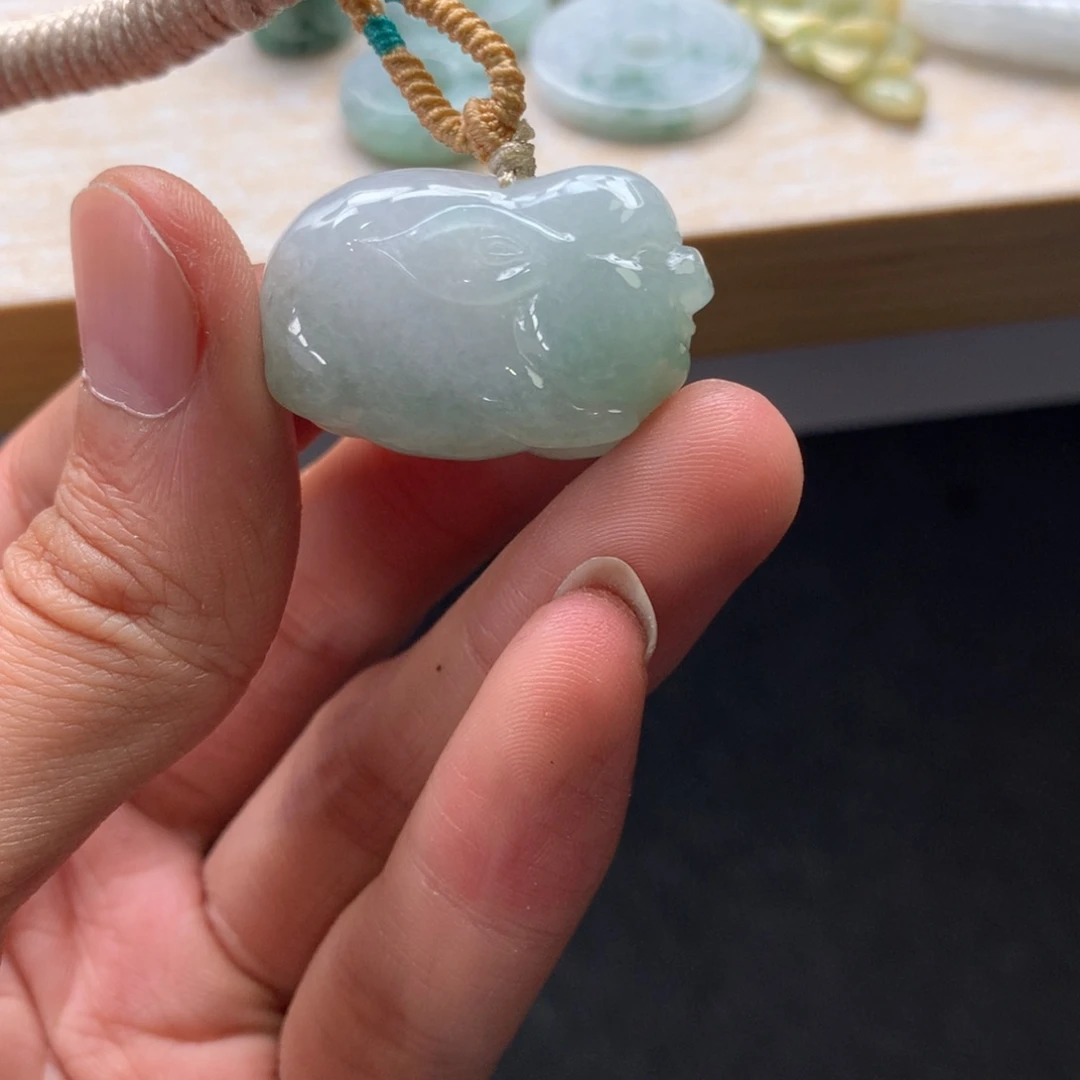 翡翠未镶嵌颈饰吊坠