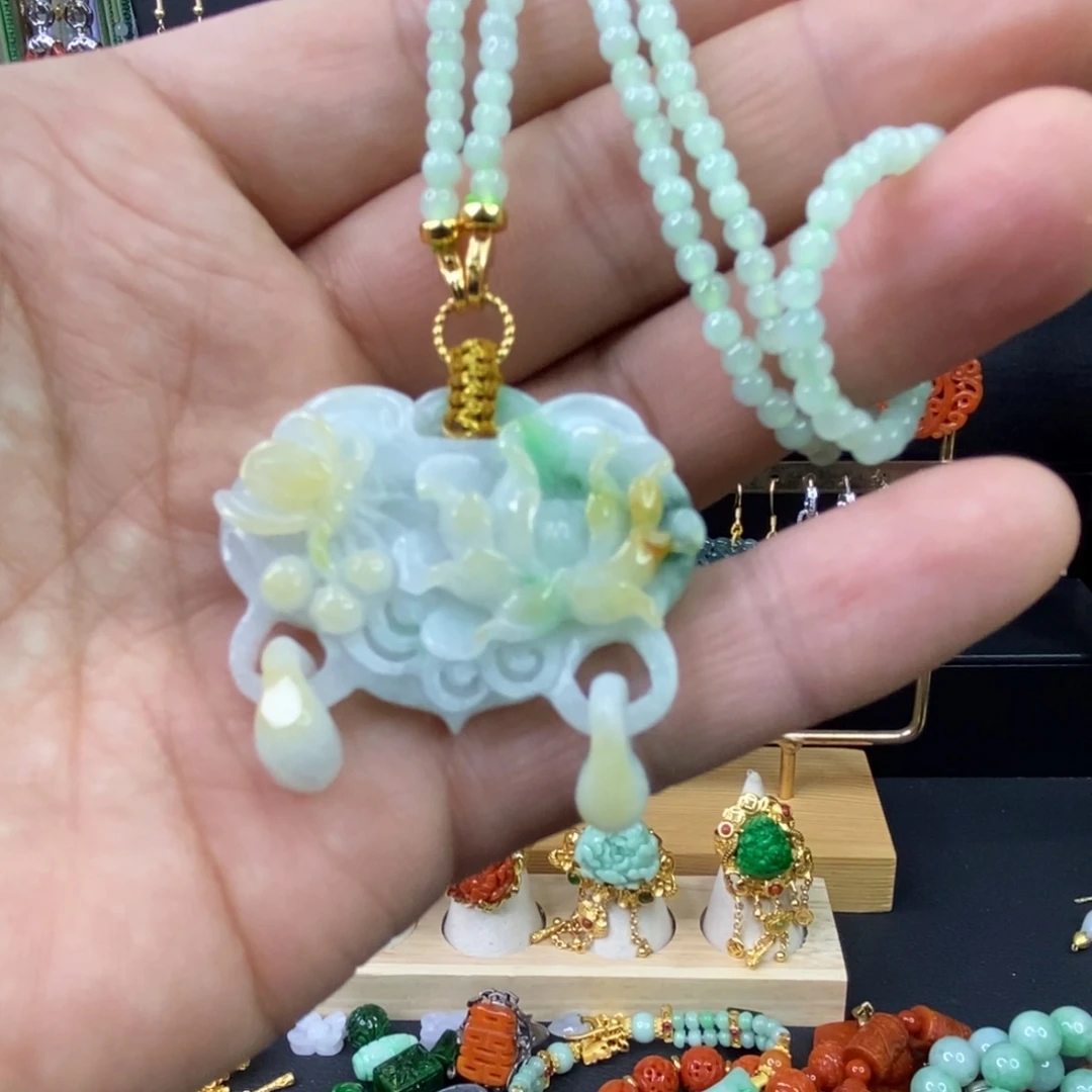 颈饰未镶嵌翡翠吊坠