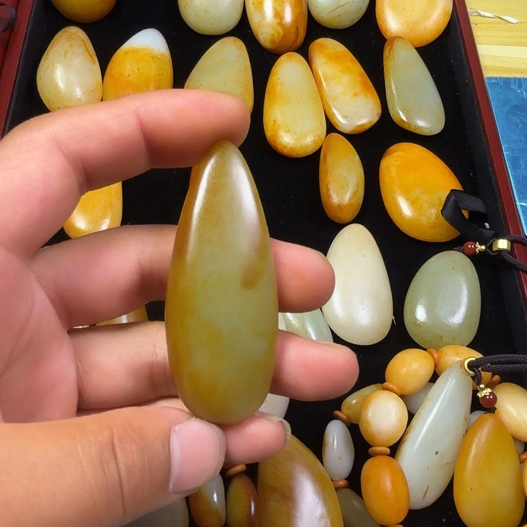 和田玉未镶嵌颈饰李*