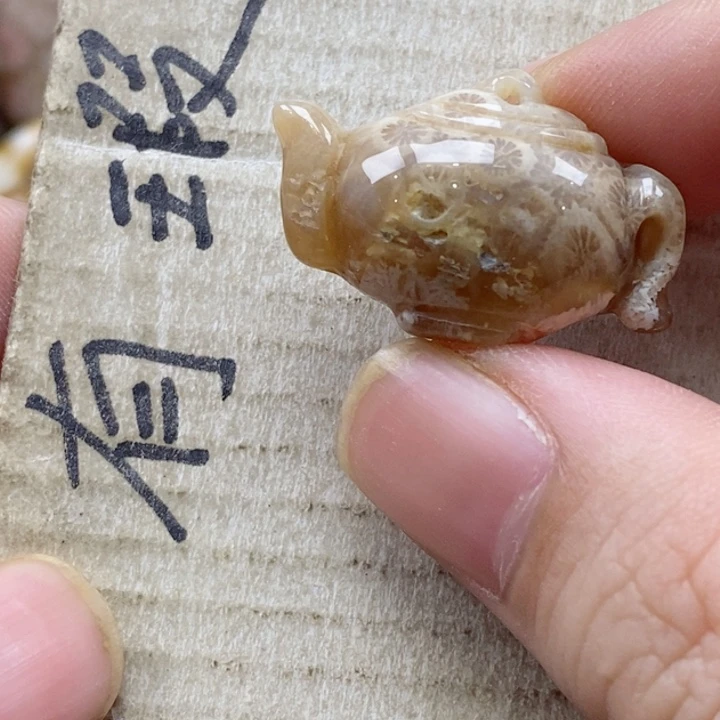 硅化珊瑚（珊瑚玉）颈饰未镶嵌幸**活小吊坠