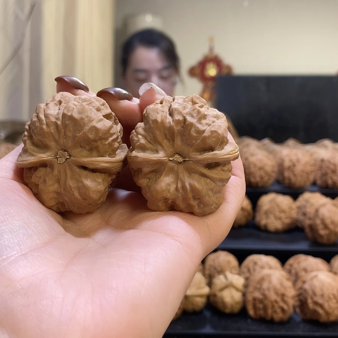 把件文玩核桃在****子蛤蟆头有修